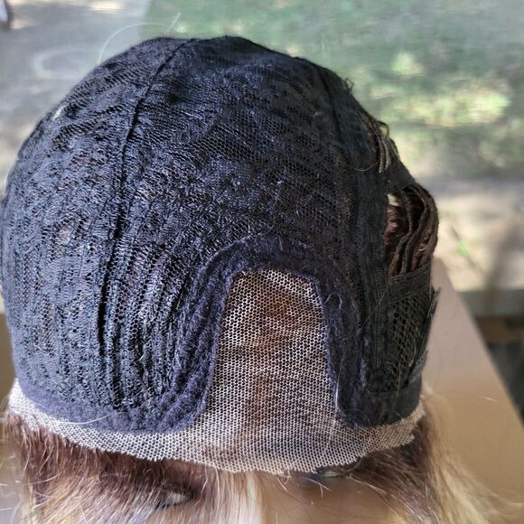 ✨ Ombre Vanessa Wig – (Nakia)16” Side Part ✨ - Picture 5 of 8